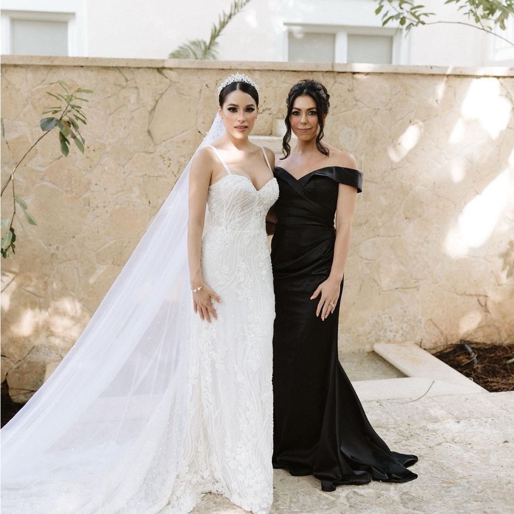 David's Bridal Satin Off-the-Shoulder Mermaid Bridesmaid Black Size 2 - Picture 4 of 10